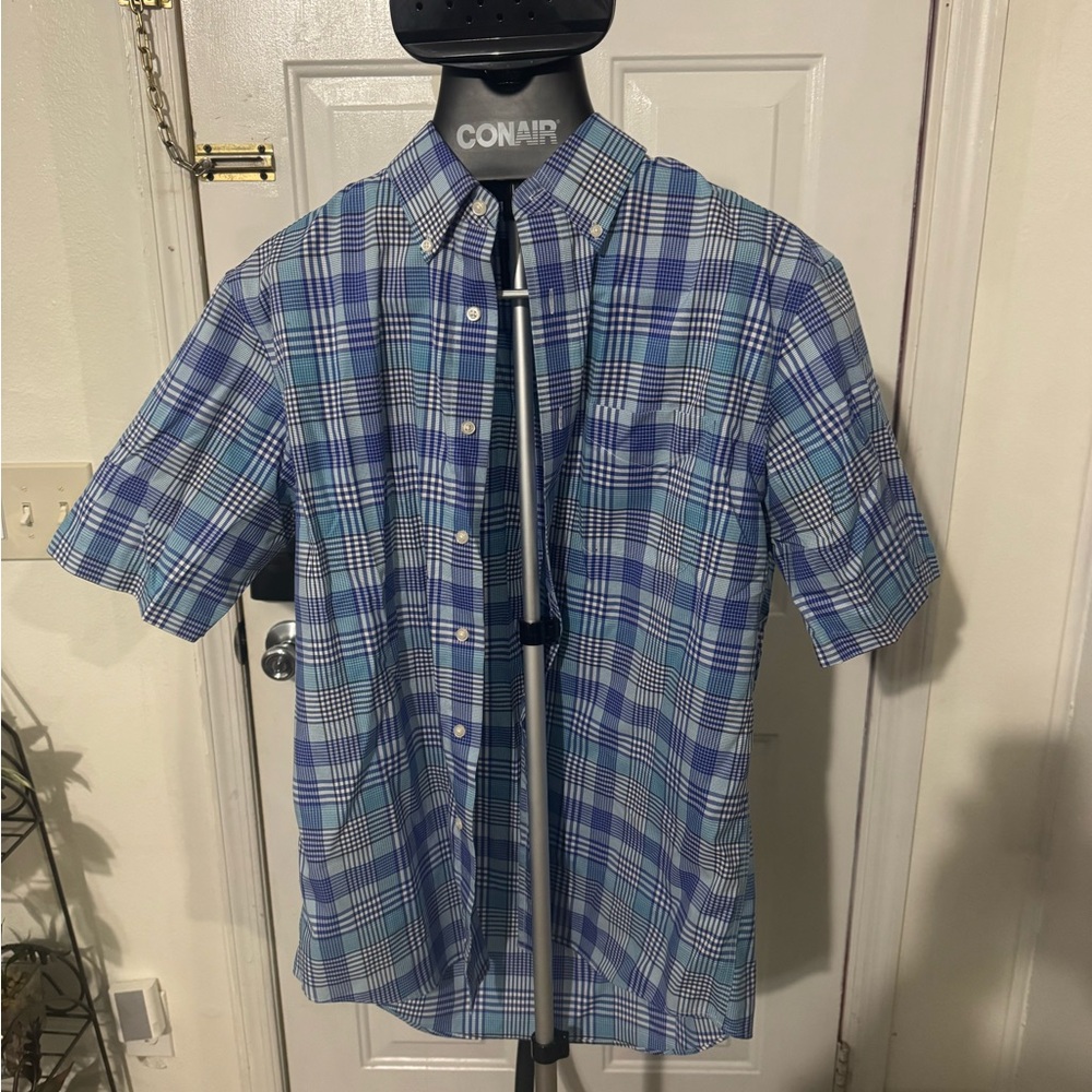 Jos A banks Traveler plaid button  down Short sleeve Size:M %100 cotton